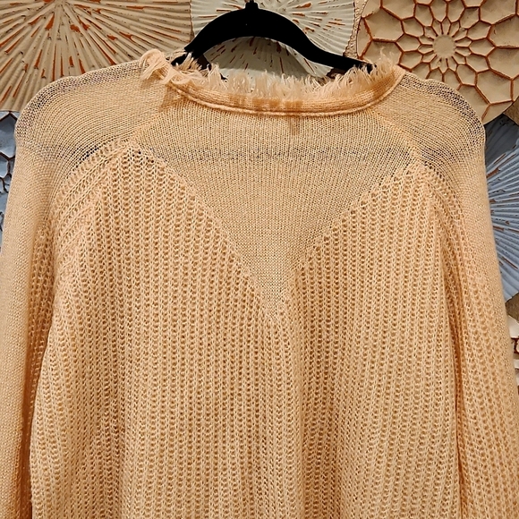 LIGHTWEIGHT SOFT SWEATER size Large Cream - Picture 2 of 5